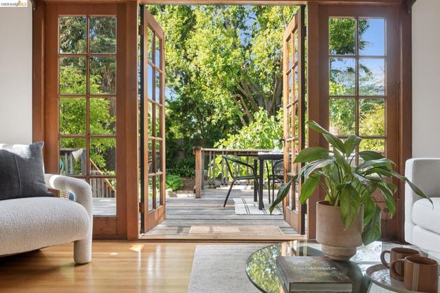 2121 Carleton St, Berkeley, CA 94704