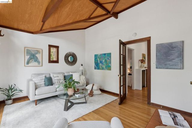 2121 Carleton St, Berkeley, CA 94704