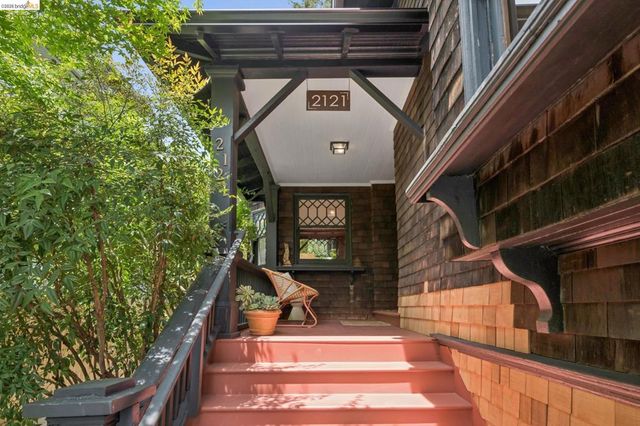 2121 Carleton St, Berkeley, CA 94704