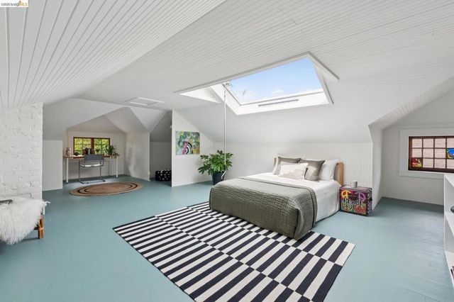 2121 Carleton St, Berkeley, CA 94704