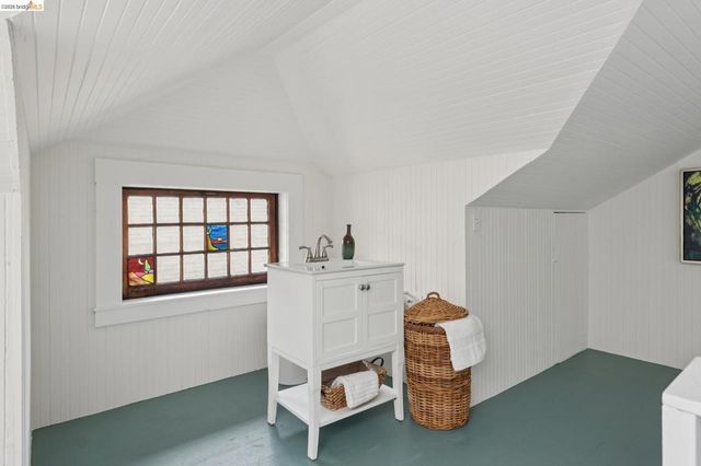 2121 Carleton St, Berkeley, CA 94704