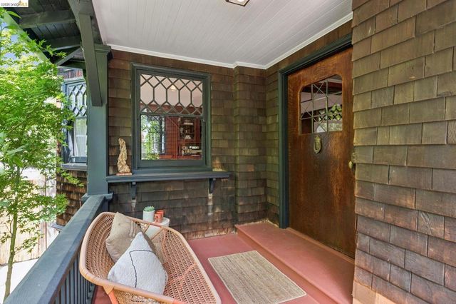 2121 Carleton St, Berkeley, CA 94704
