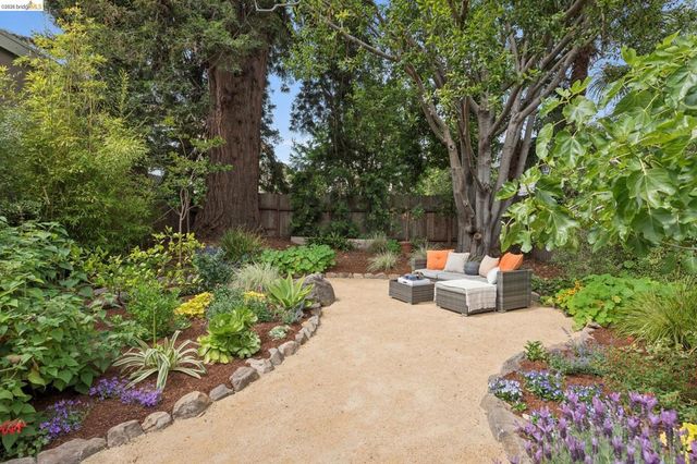 2121 Carleton St, Berkeley, CA 94704