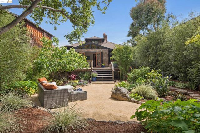 2121 Carleton St, Berkeley, CA 94704