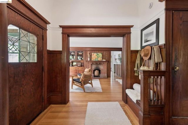2121 Carleton St, Berkeley, CA 94704
