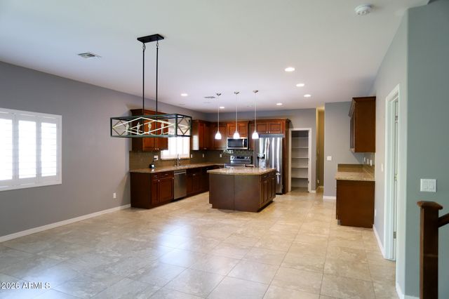 515 W MELODY Drive, Phoenix, AZ 85041