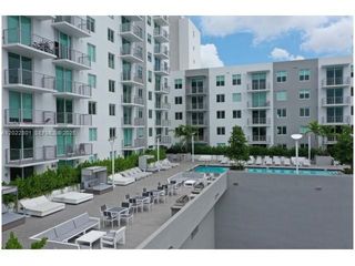 729 NW 2nd St 422, Miami, FL 33128