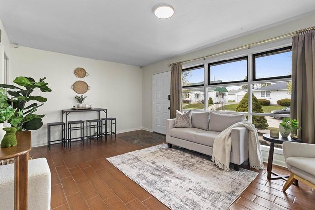 1803 ALEXANDER COURT, Sheboygan, WI 53081