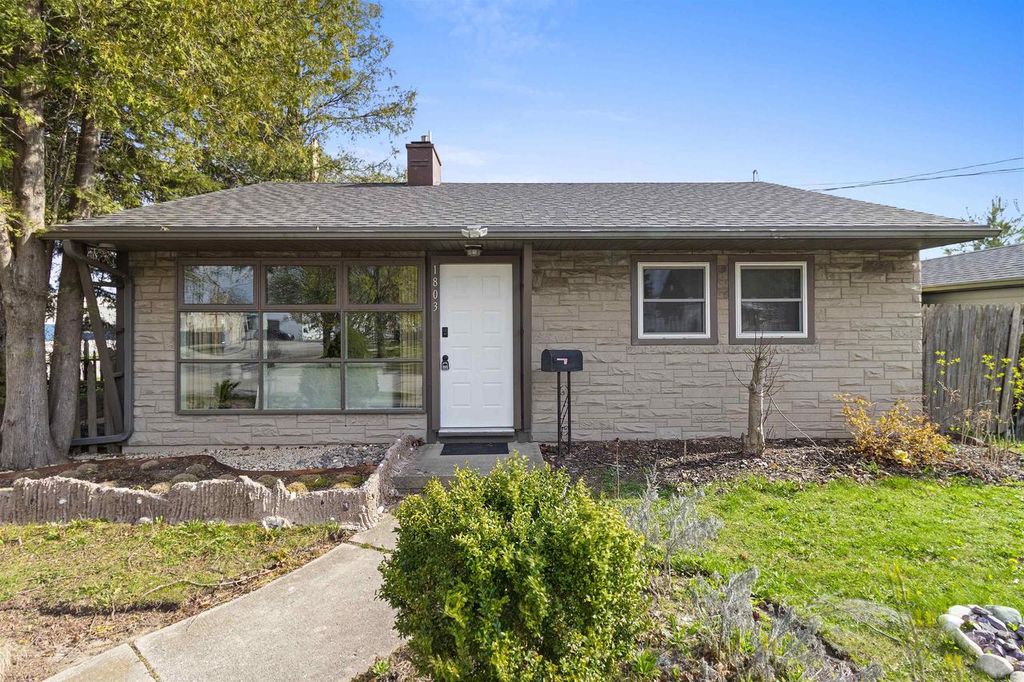1803 ALEXANDER COURT, Sheboygan, WI 53081