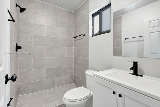 2420 NW 6th Ct, Pompano Beach, FL 33069