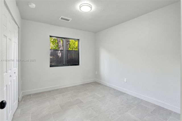 2420 NW 6th Ct, Pompano Beach, FL 33069