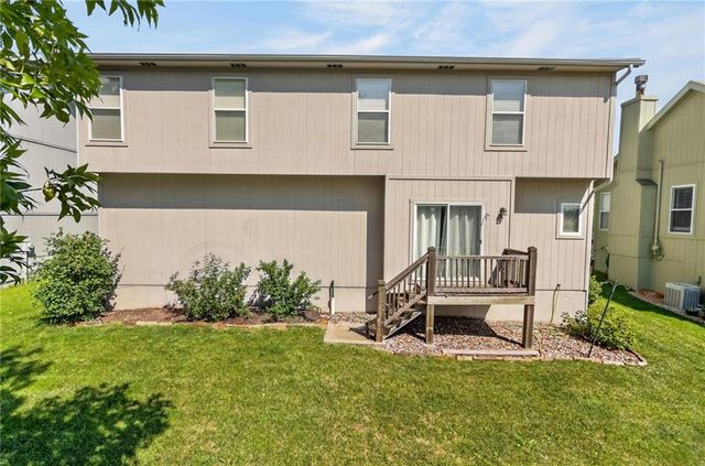 15780 S Bradley Drive, Olathe, KS 66062