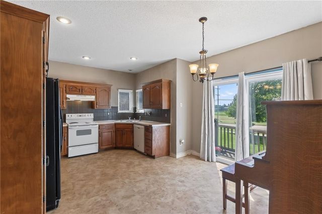 15780 S Bradley Drive, Olathe, KS 66062