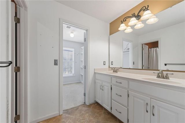 15780 S Bradley Drive, Olathe, KS 66062