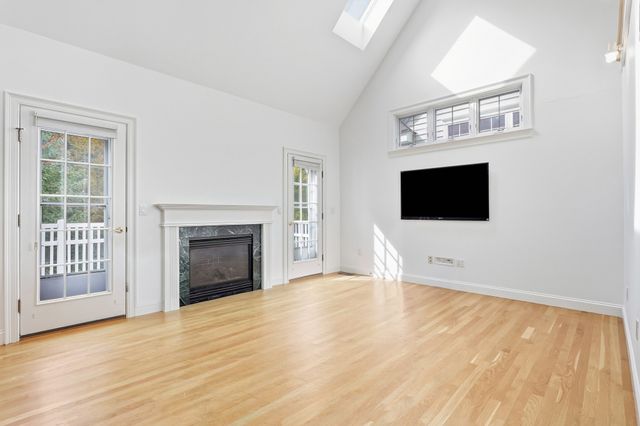 19 Meyer Hill 19, Acton, MA 01720