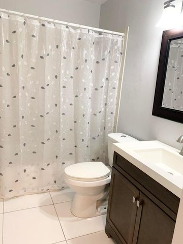 1801 Sabal Ridge Court E, Palm Beach Gardens, FL 33418