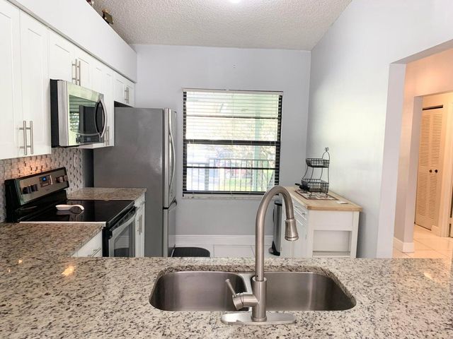 1801 Sabal Ridge Court E, Palm Beach Gardens, FL 33418