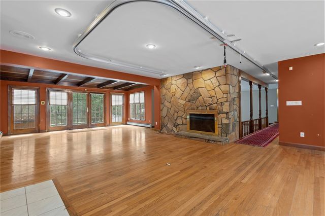 300 Twin River Road, Lincoln, RI 02865