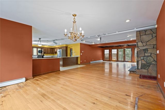 300 Twin River Road, Lincoln, RI 02865