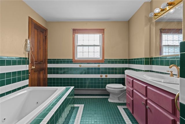 300 Twin River Road, Lincoln, RI 02865