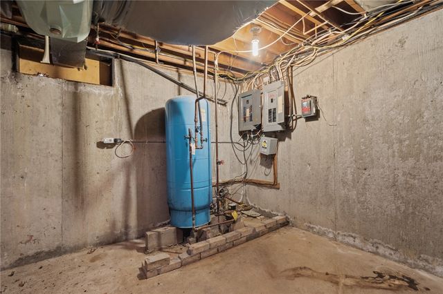 300 Twin River Road, Lincoln, RI 02865