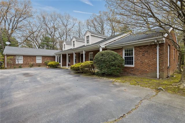 300 Twin River Road, Lincoln, RI 02865