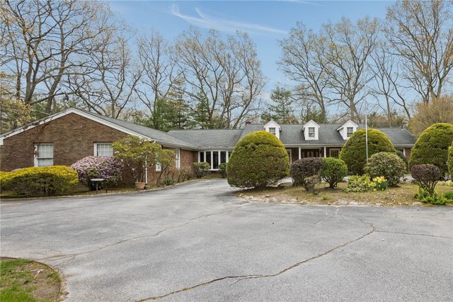 300 Twin River Road, Lincoln, RI 02865