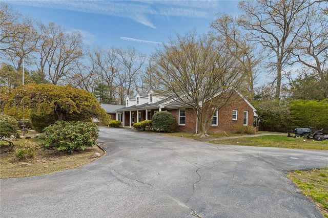 300 Twin River Road, Lincoln, RI 02865