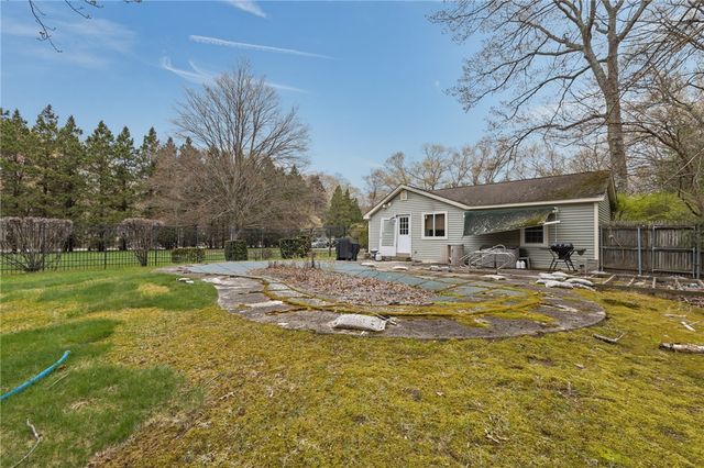 300 Twin River Road, Lincoln, RI 02865