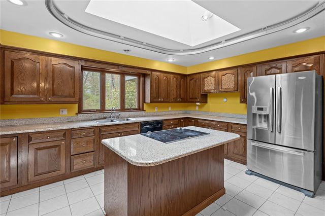 300 Twin River Road, Lincoln, RI 02865