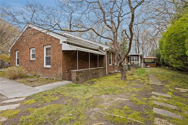 300 Twin River Road, Lincoln, RI 02865