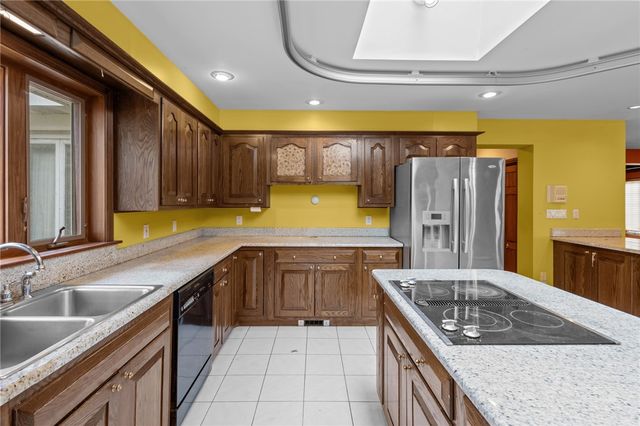 300 Twin River Road, Lincoln, RI 02865