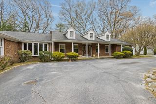 300 Twin River Road, Lincoln, RI 02865