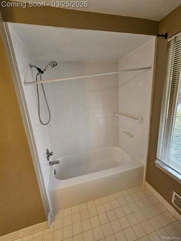 39360 Sunderland Drive, Clinton Township, MI 48038