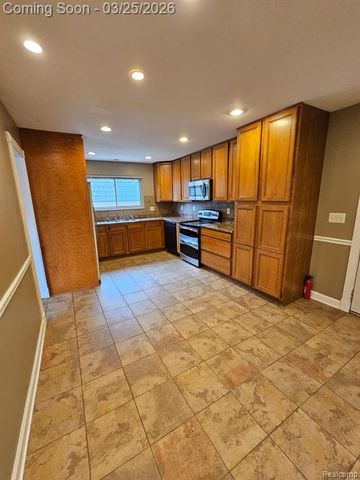 39360 Sunderland Drive, Clinton Township, MI 48038