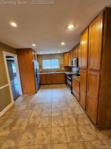 39360 Sunderland Drive, Clinton Township, MI 48038