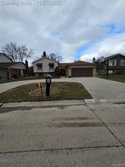 39360 Sunderland Drive, Clinton Township, MI 48038