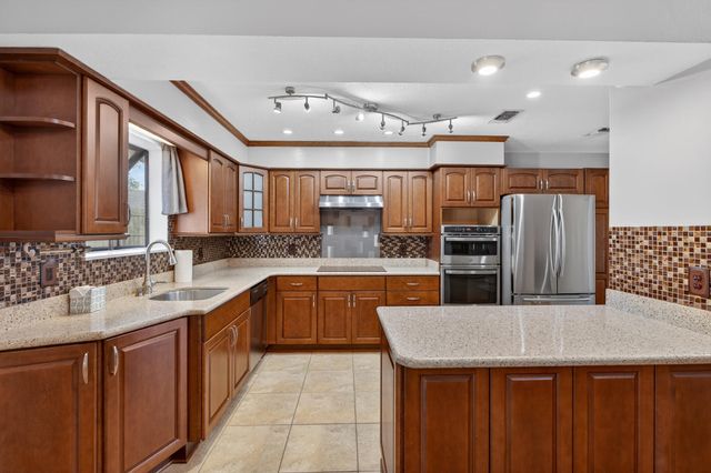 4 Palm Springs Court, Shalimar, FL 32579