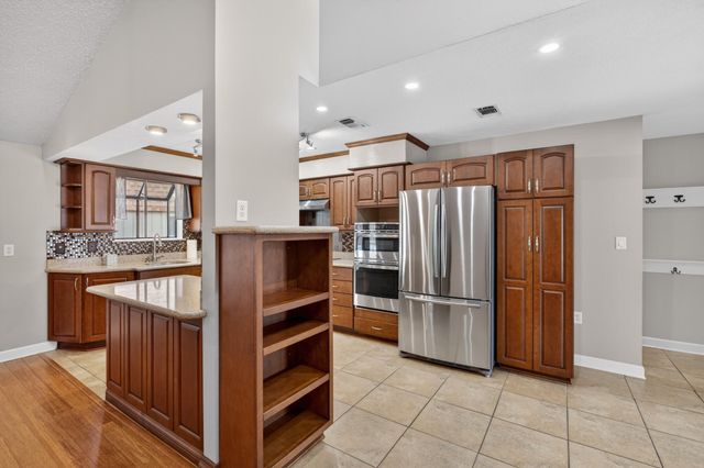 4 Palm Springs Court, Shalimar, FL 32579