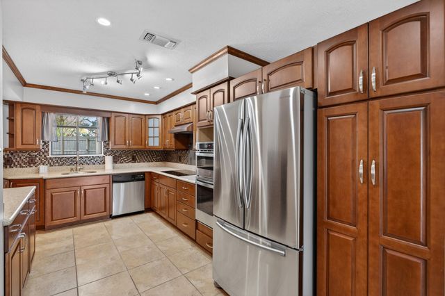 4 Palm Springs Court, Shalimar, FL 32579