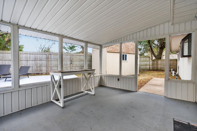 4 Palm Springs Court, Shalimar, FL 32579