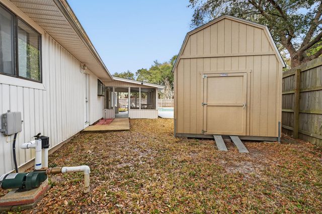 4 Palm Springs Court, Shalimar, FL 32579