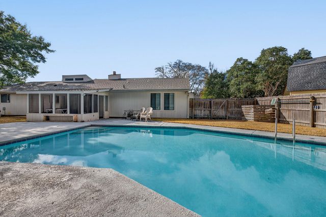 4 Palm Springs Court, Shalimar, FL 32579