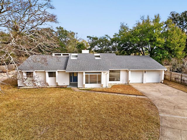 4 Palm Springs Court, Shalimar, FL 32579