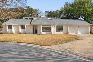 4 Palm Springs Court, Shalimar, FL 32579