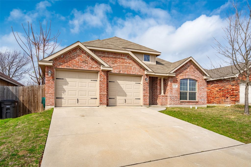 2308 Wakecrest Drive, Fort Worth, TX 76108 — exterior