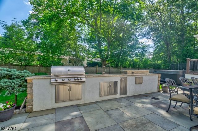 106 Woodbine Cir, New Providence Boro, NJ 07974