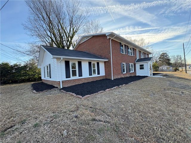 1406 Ohenry Boulevard, Greensboro, NC 27405