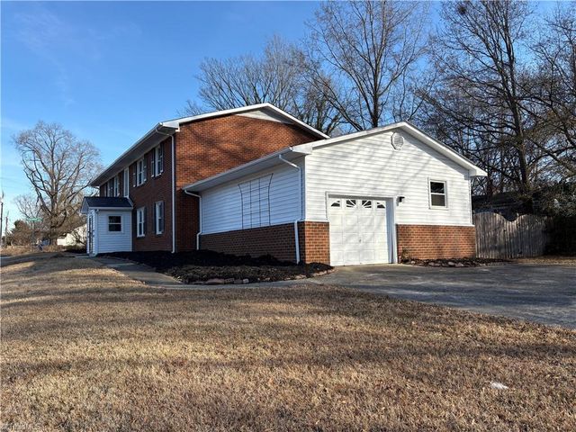 1406 Ohenry Boulevard, Greensboro, NC 27405