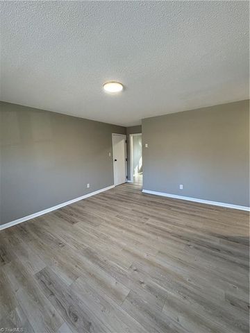 1406 Ohenry Boulevard, Greensboro, NC 27405